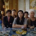 Jian Yongbo, Kmamura Aio, Chen Han, Tzi Ma, Awkwafina, Li Ziang, Tzi Ma, Lu Hong et Zhao Shuzhen dans The Farewell de Lulu Wang, en compétition officielle au Festival de Sundance 2019.